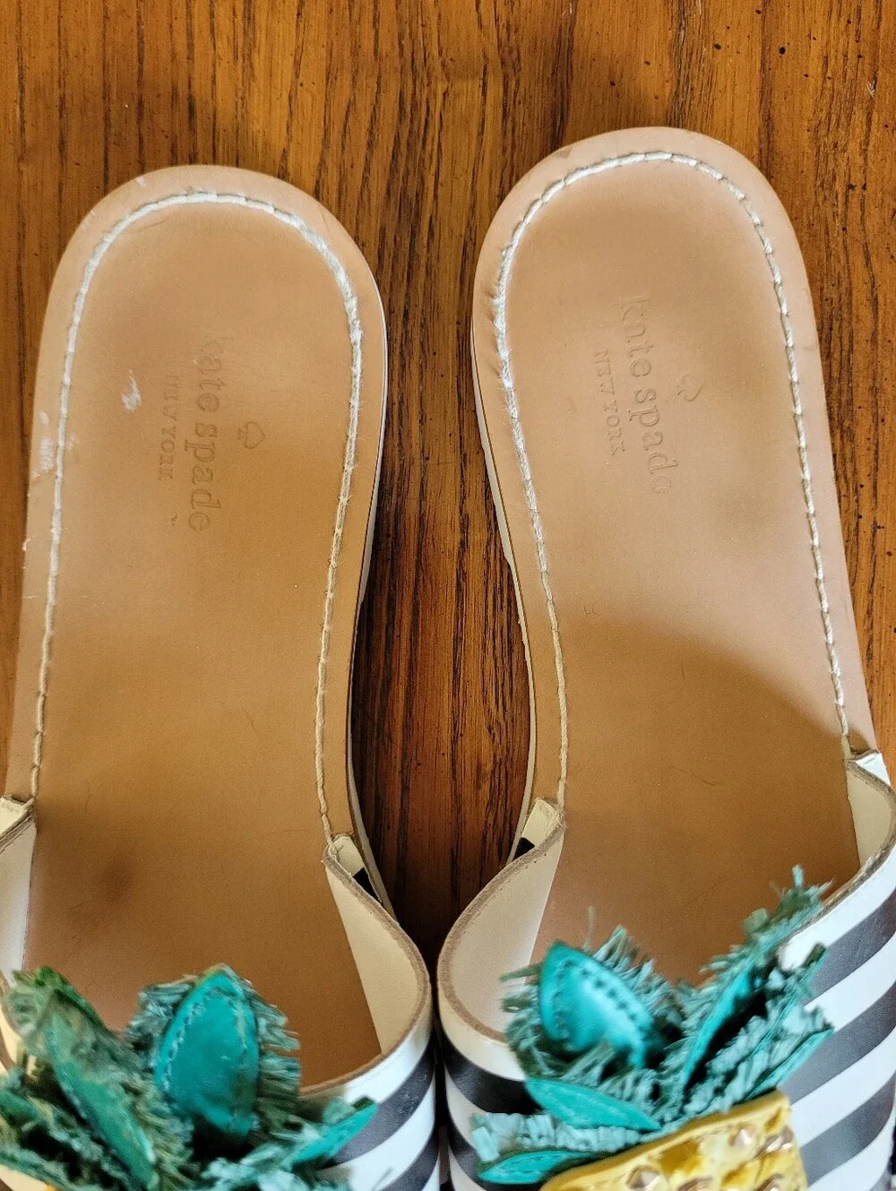 Kate Spade Pineapple Slide Sandals Women’s 8.5 Black White Striped Vacation Wear